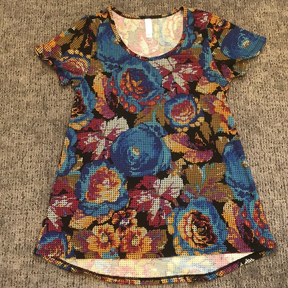 Beautiful floral LulaRoe XXS Classic tee